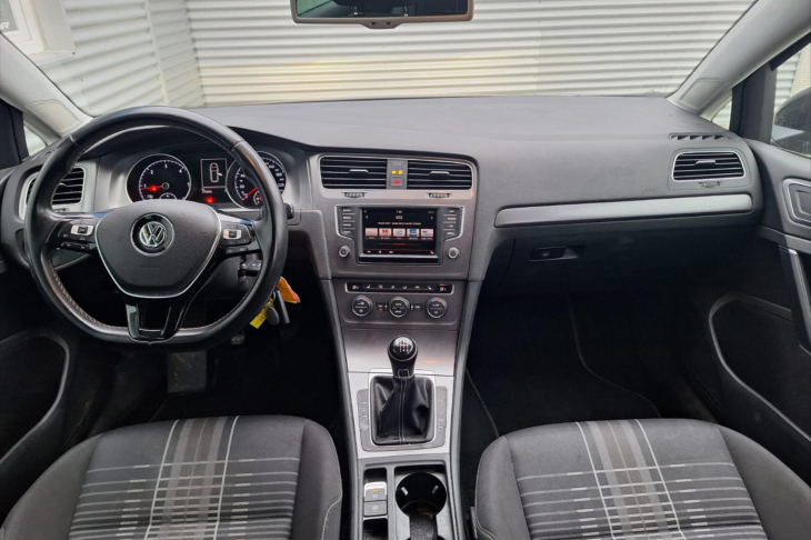 Volkswagen Golf 2,0 110kw Lounge LED navi