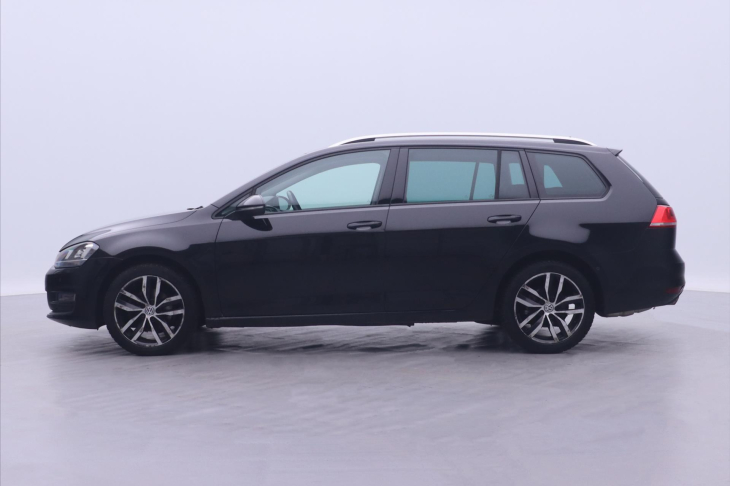 Volkswagen Golf 1,4 TSI Highline Xenon navi masáže serviska