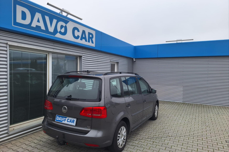 Volkswagen Touran 1,6 TDI 77kw 7 míst 1.Maj. Serv.Kniha Tažné