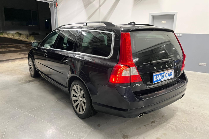 Volvo V70 2,4 D5 Momentum Auto CZ