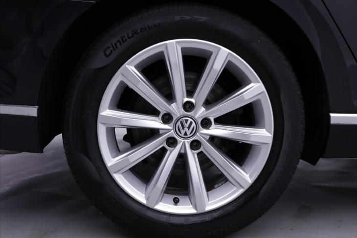 Volkswagen Passat 1,4 TSI 110kW Highline LED ACC