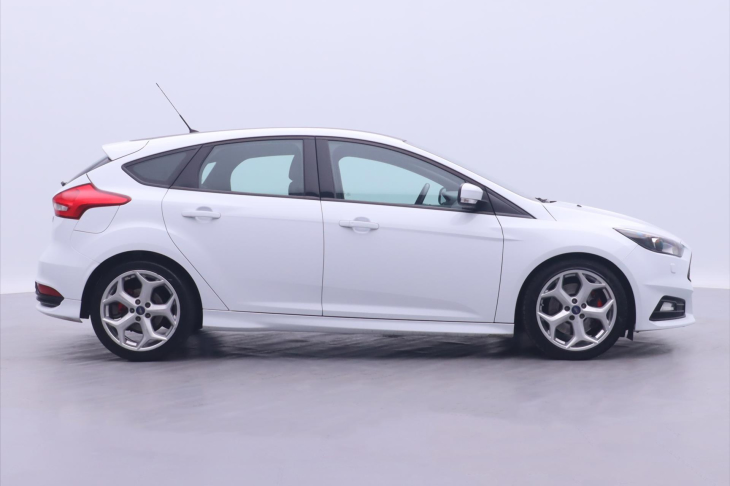 Ford Focus 2,0 ST 184kW Serv.kniha Recaro