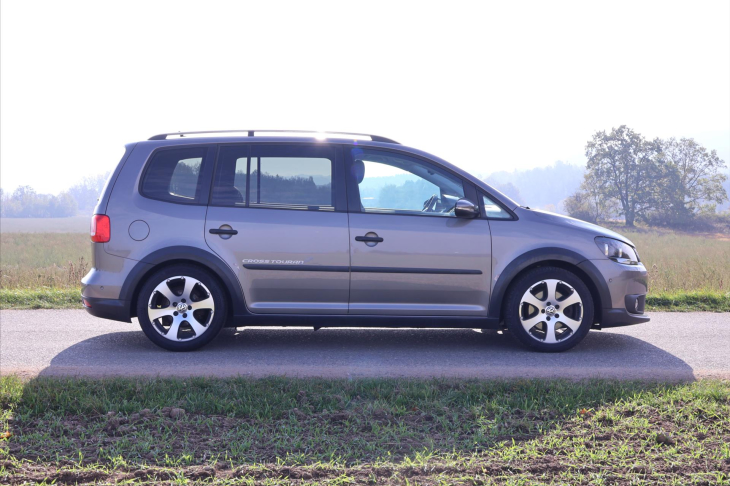 Volkswagen Touran 2,0 TDI 103kW CROSS  Panorama