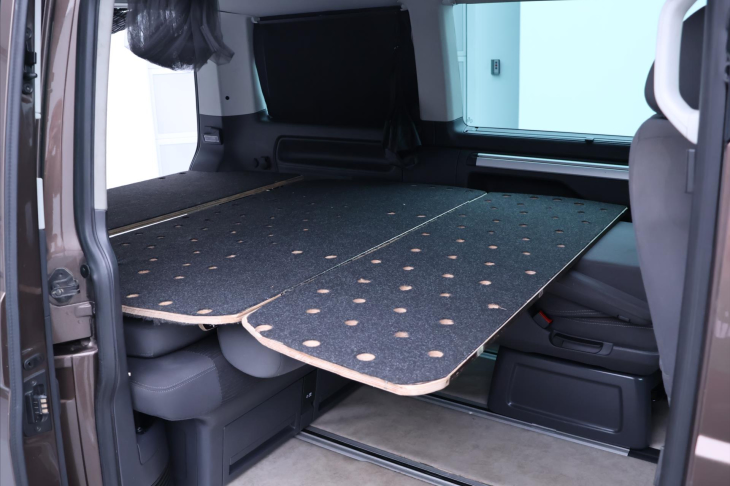 Volkswagen Multivan 2,0 TDI Camper Spací vestavba