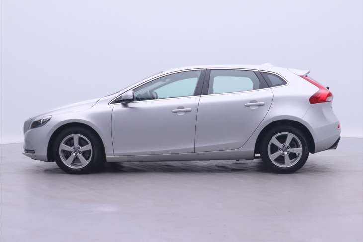 Volvo V40 2,0 D4 130kW CZ Momentum 80tis.Km