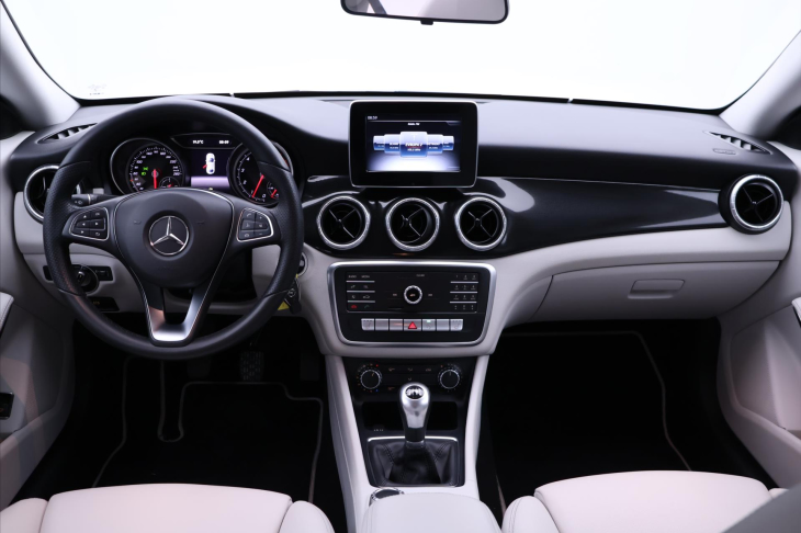 Mercedes-Benz CLA 1,6 CLA 180