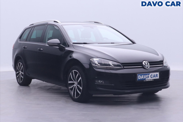 Volkswagen Golf 1,4 TSI Highline Xenon navi masáže serviska