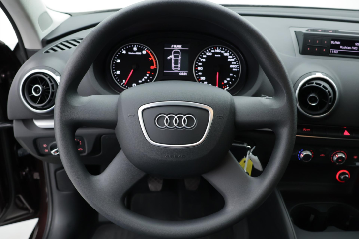 Audi A3 1,4 TFSI 92kW Klima Panorama