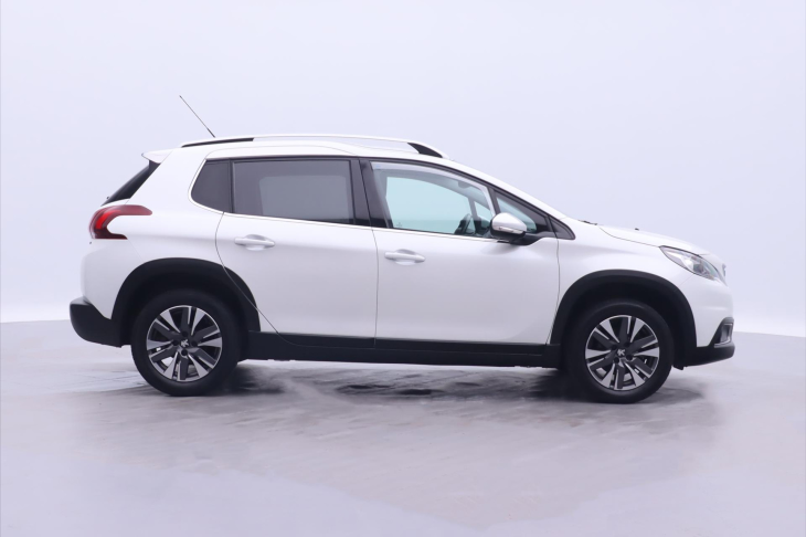 Peugeot 2008 1,2 PT 81kW Allure Navi Kůže