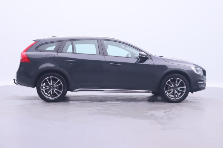 Volvo V60 2,4 D4 140kw AWD CROSS COUNTRY