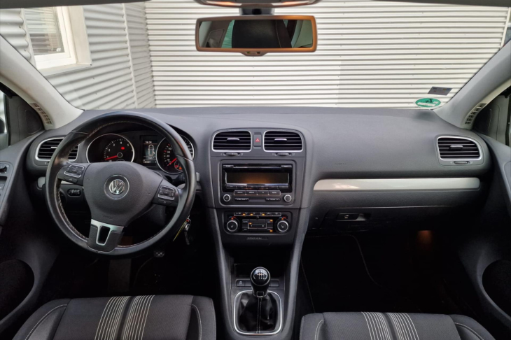 Volkswagen Golf 1,2 TSI match PDC serv. kniha výhřevy