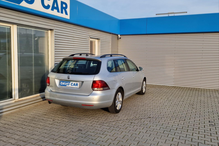 Volkswagen Golf 1,6 TDI 77KW PDC Comfortline serv. kniha