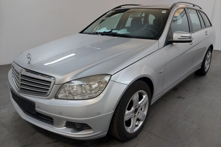 Mercedes-Benz Třídy C 2,1 200CDI BlueEfficiency komplet serv. kniha