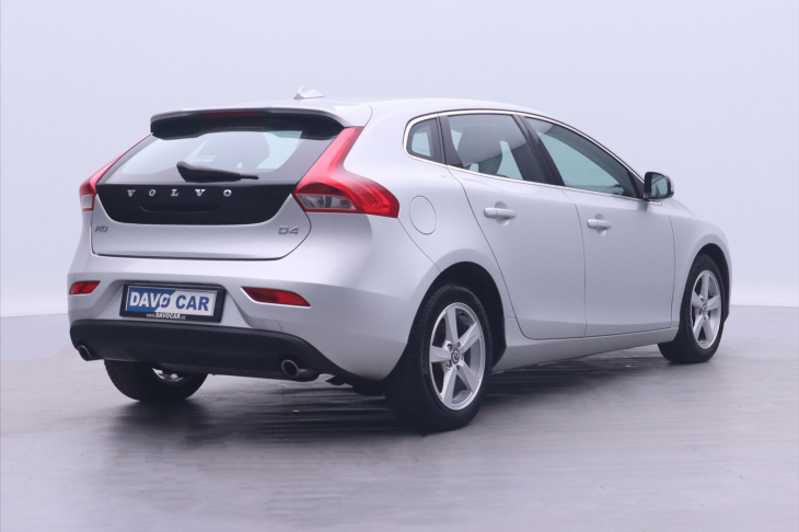 Volvo V40 2,0 D4 130kW CZ Momentum 80tis.Km