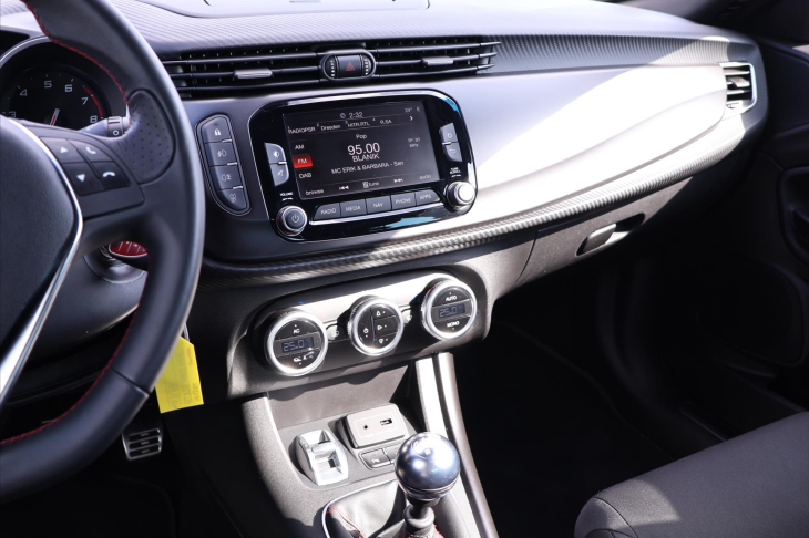 Alfa Romeo Giulietta 1,4 TB Sport Navi Alcantara