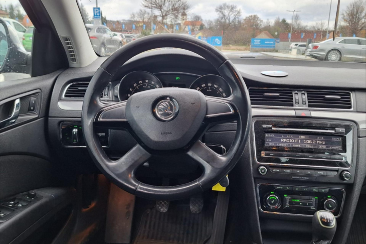 Škoda Superb 1,6 TDI Digitalní AC Xenon LED Výhřevy