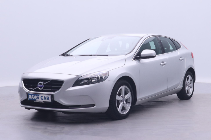 Volvo V40 2,0 D4 130kW CZ Momentum 80tis.Km