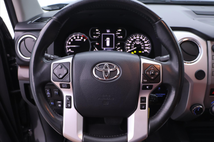 Toyota Tundra 5,7 i V8 Force AWD LED Navi