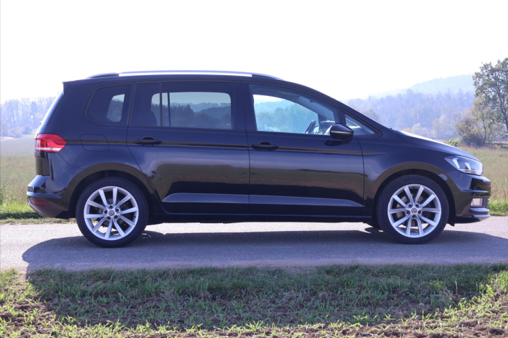 Volkswagen Touran 2,0 TDI 110kw DSG Navi ACC