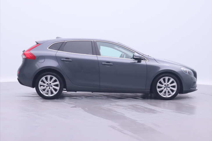 Volvo V40 1,6 D2 Momentum Xenon