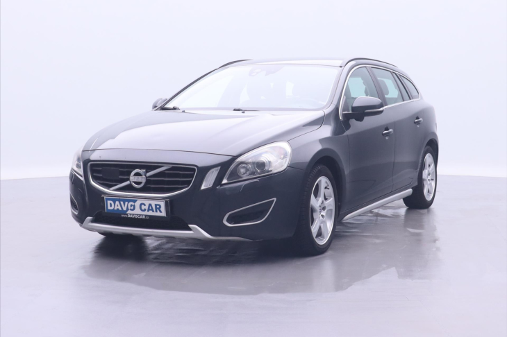 Volvo V60 2,4 D5 AWD Aut. Summum CZ