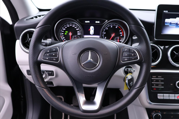 Mercedes-Benz CLA 1,6 CLA 180