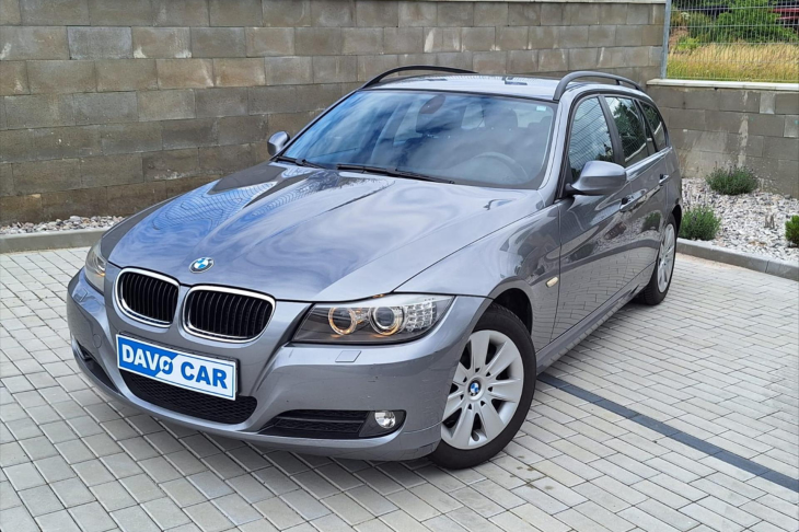 BMW Řada 3 2,0 320i Touring Ser.kniha