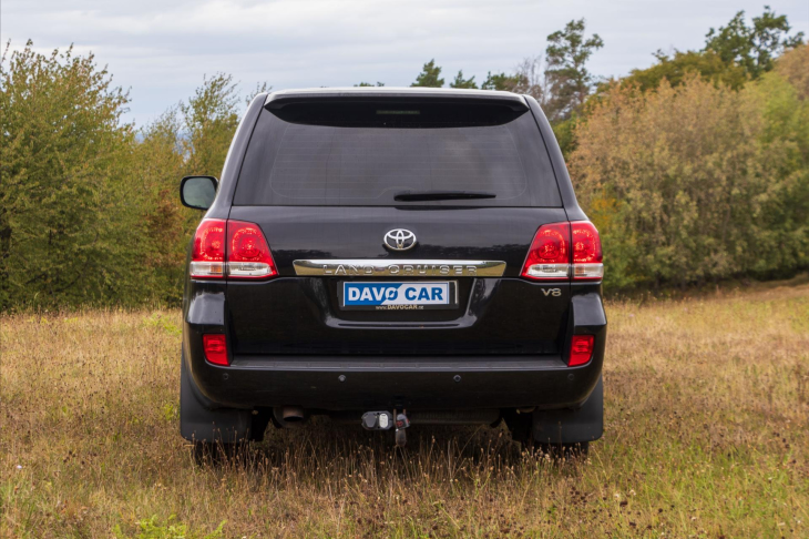 Toyota Land Cruiser 4,5 D4-D 210kW Lux 7-Míst