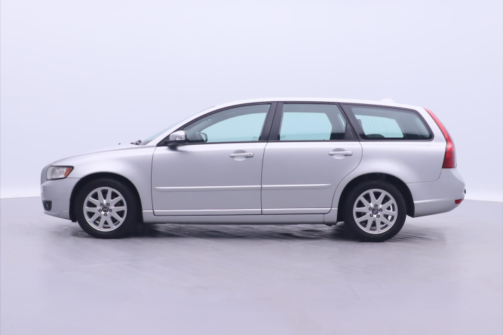 Volvo V50 2,0 D 100kW Momentum Navi Tažné