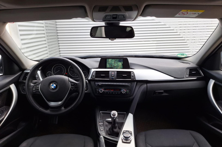 BMW Řada 3 2,0 LED panorama navi výhřev