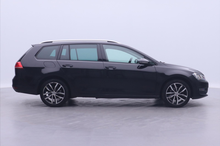 Volkswagen Golf 1,4 TSI Highline Xenon navi masáže serviska