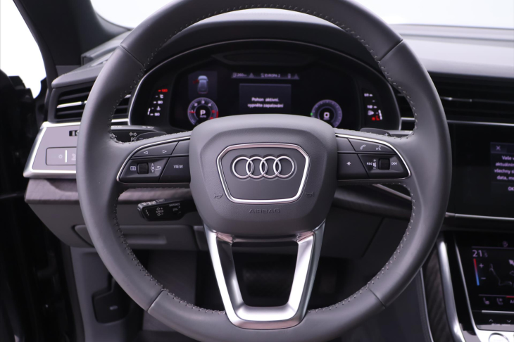 Audi Q8 3,0 50TDI S-Line Black DPH 1.Maj.