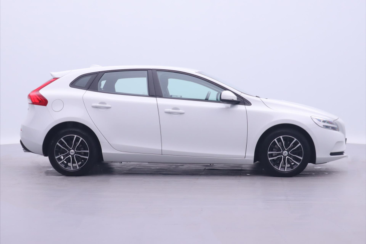 Volvo V40 2,0 T3 112kW CZ Momentum 1.Maj