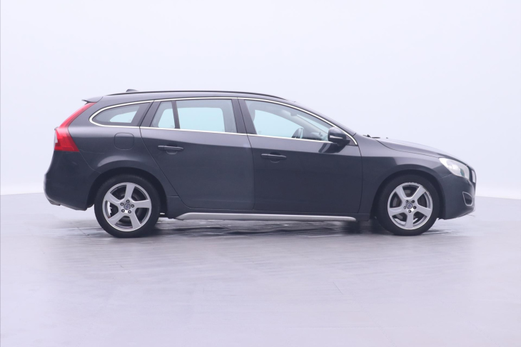 Volvo V60 2,4 D5 AWD Aut. Summum CZ