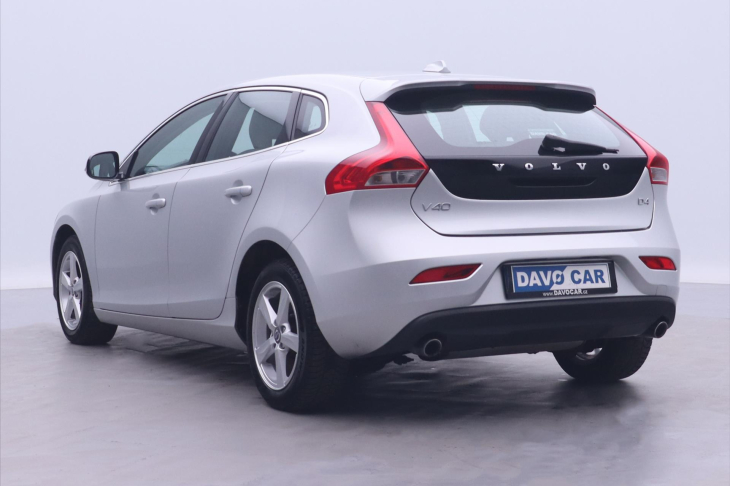 Volvo V40 2,0 D4 130kW CZ Momentum 80tis.Km