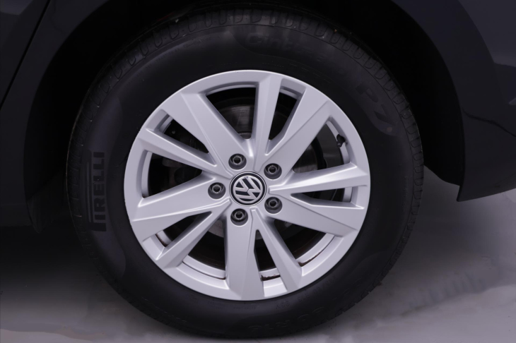 Volkswagen Touran 2,0 TDI DSG ACC Navi DPH