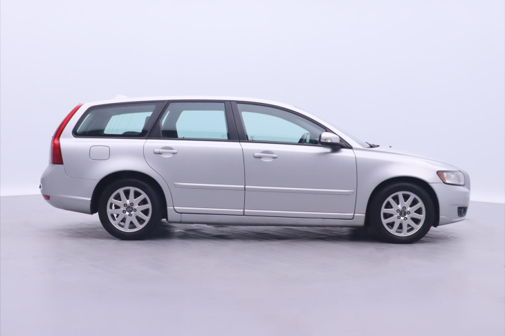 Volvo V50 2,0 D 100kW Momentum Navi Tažné