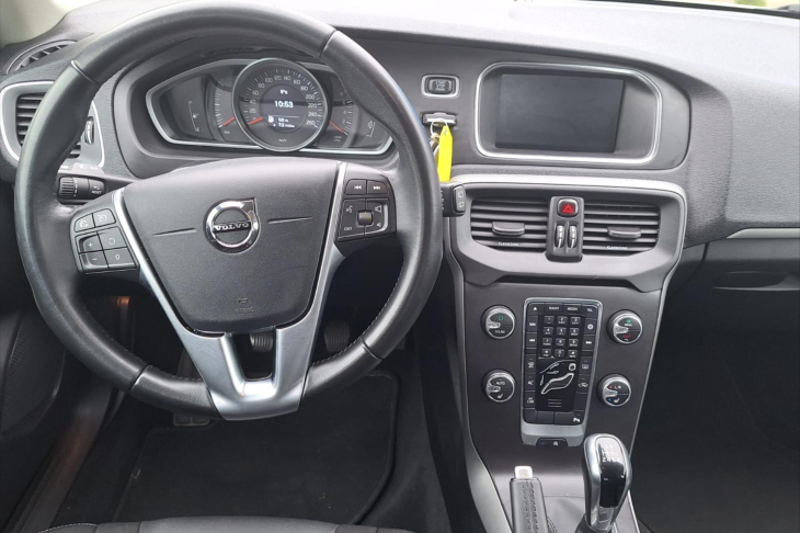 Volvo V40 2,0 T3 Momentum 1.Maj. CZ