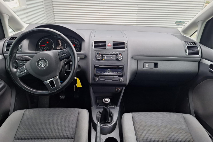 Volkswagen Touran 1,6 TDI 77kw 7 míst 1.Maj. Serv.Kniha Tažné