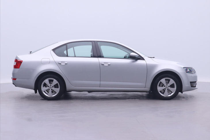 Škoda Octavia 1,8 TSI 132kw Elegance xenon serv. kniha