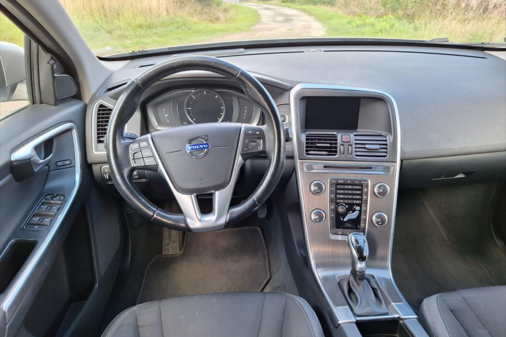 Volvo XC60 2,0 D4 Drive-E Momentum AT CZ