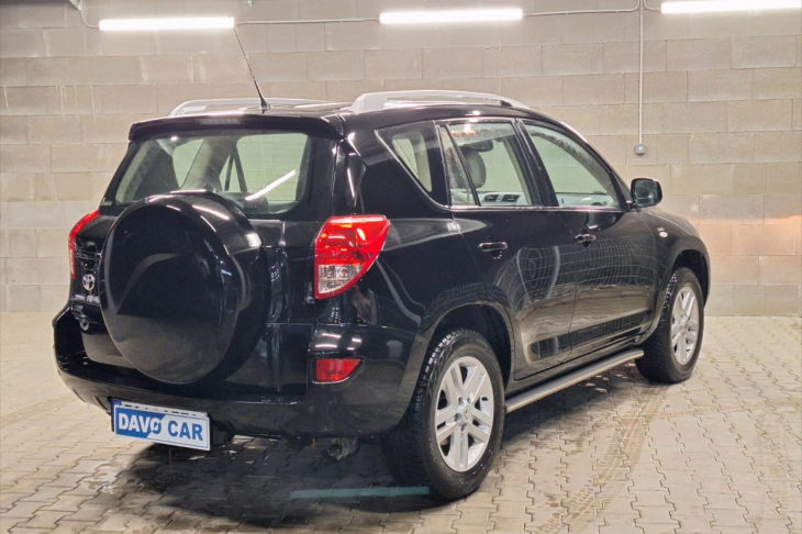 Toyota RAV4 2,2 Lux+ CZ Kůže 4x4 Tažné.zař