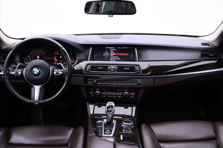 BMW Řada 5 3,0 530d xDrive Touring Luxury