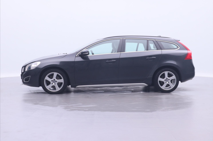 Volvo V60 2,4 D5 AWD Aut. Summum CZ