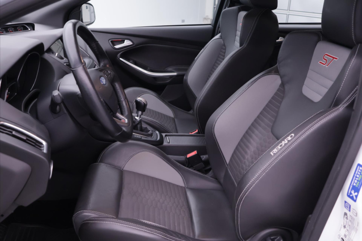 Ford Focus 2,0 ST 184kW Serv.kniha Recaro