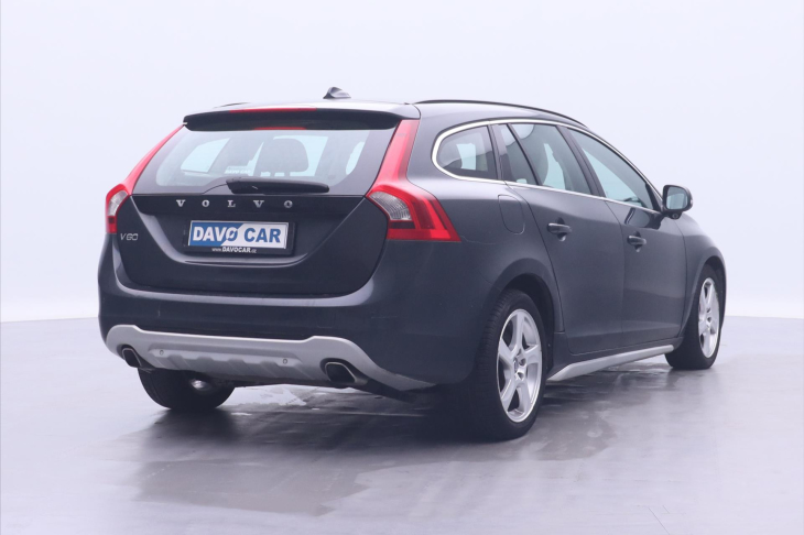 Volvo V60 2,4 D5 AWD Aut. Summum CZ