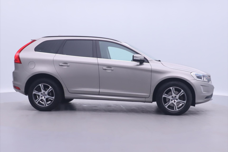 Volvo XC60 2,0 D4 133kW Aut. CZ Momentum