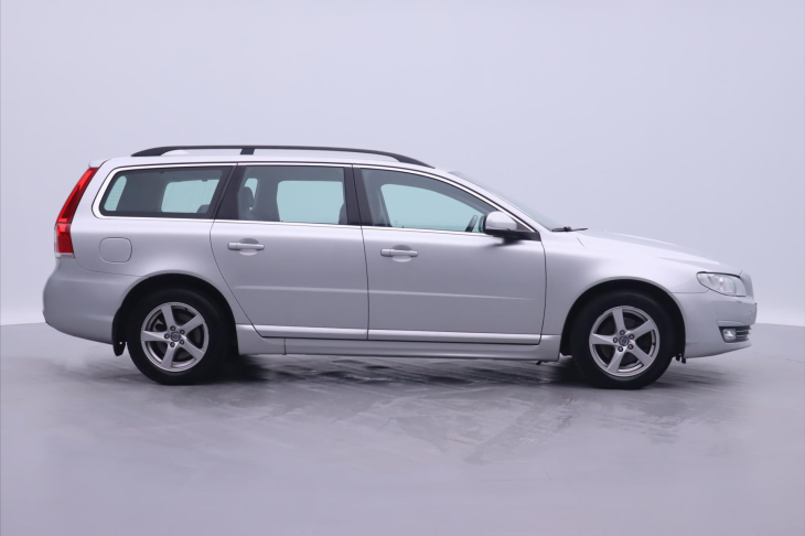 Volvo V70 1,6 T4F Momentum Kůže Xenon