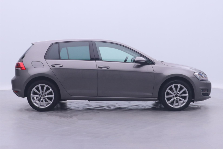 Volkswagen Golf 1,4 TSI 103kw Highline DSG XE serv. kniha