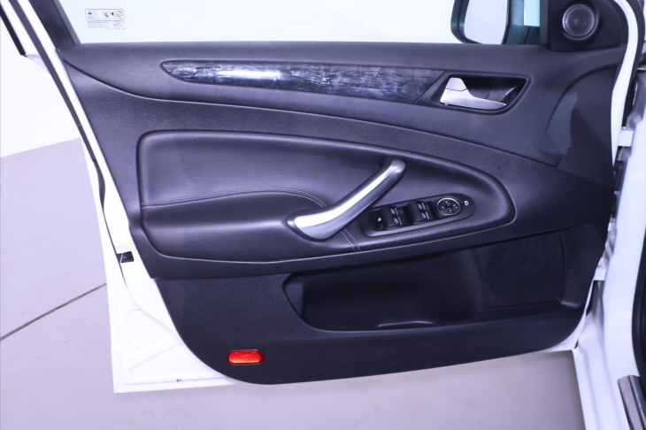 Ford Mondeo 1,6 EcoBoost Ghia Xenon Kůže